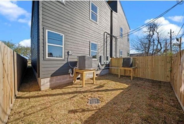 236 E 39th Street A, Houston, TX 77018