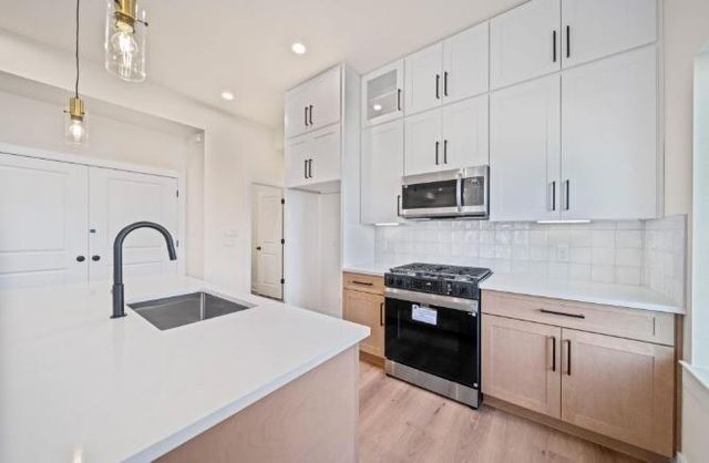 236 E 39th Street A, Houston, TX 77018