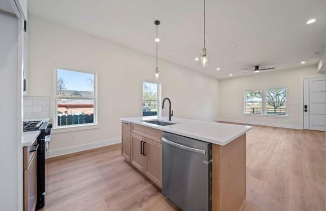 236 E 39th Street A, Houston, TX 77018