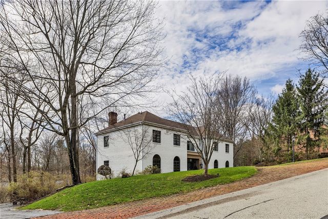 76 Fair Oaks Dr, Fox Chapel, PA 15238