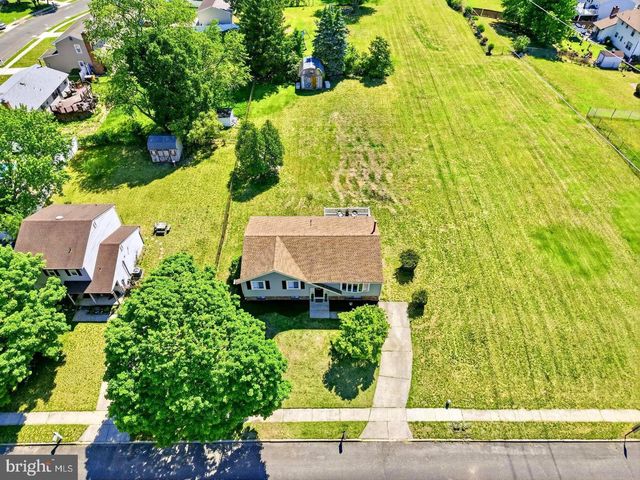 10 WINDY DR, Blackwood, NJ 08012