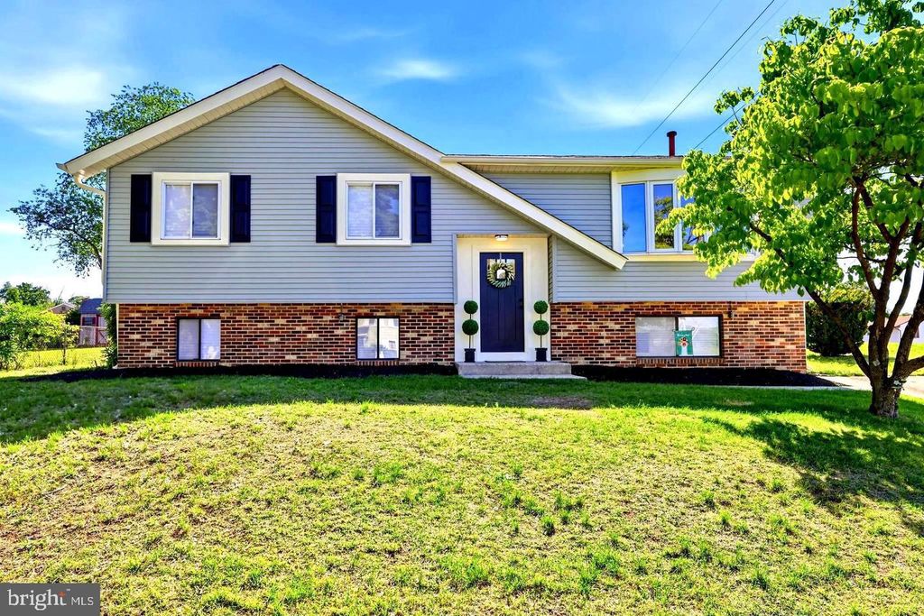 10 WINDY DR, Blackwood, NJ 08012