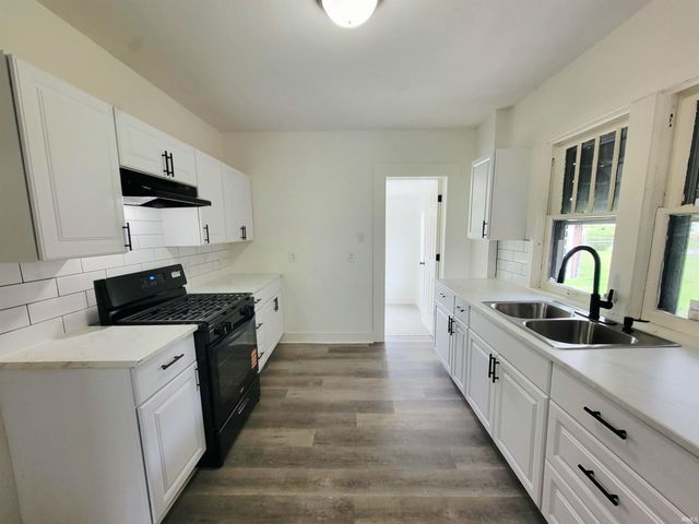2118 Lincoln Way W, South Bend, IN 46628