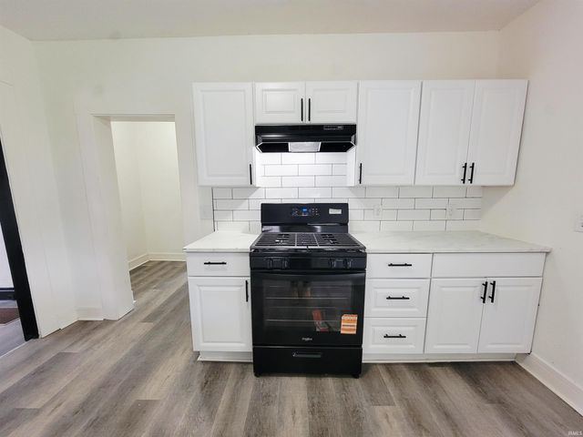 2118 Lincoln Way W, South Bend, IN 46628