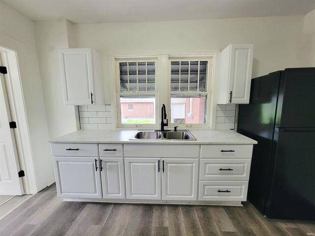 2118 Lincoln Way W, South Bend, IN 46628