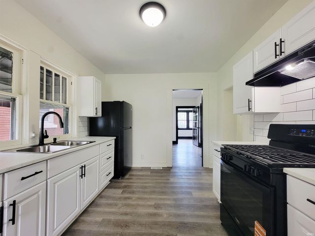 2118 Lincoln Way W, South Bend, IN 46628