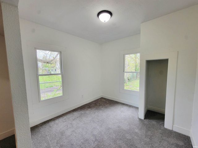 2118 Lincoln Way W, South Bend, IN 46628
