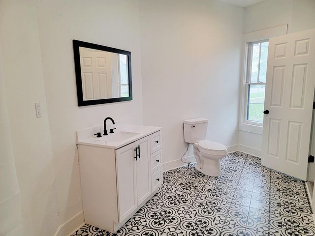 2118 Lincoln Way W, South Bend, IN 46628