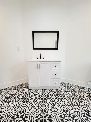 2118 Lincoln Way W, South Bend, IN 46628