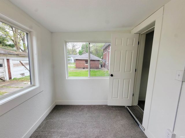 2118 Lincoln Way W, South Bend, IN 46628