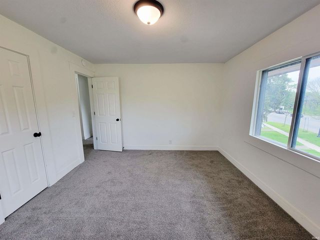 2118 Lincoln Way W, South Bend, IN 46628