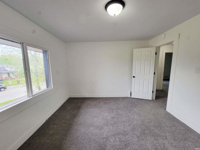2118 Lincoln Way W, South Bend, IN 46628