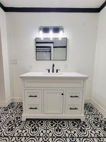 2118 Lincoln Way W, South Bend, IN 46628