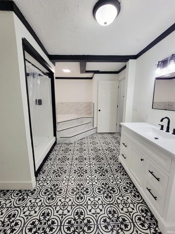 2118 Lincoln Way W, South Bend, IN 46628