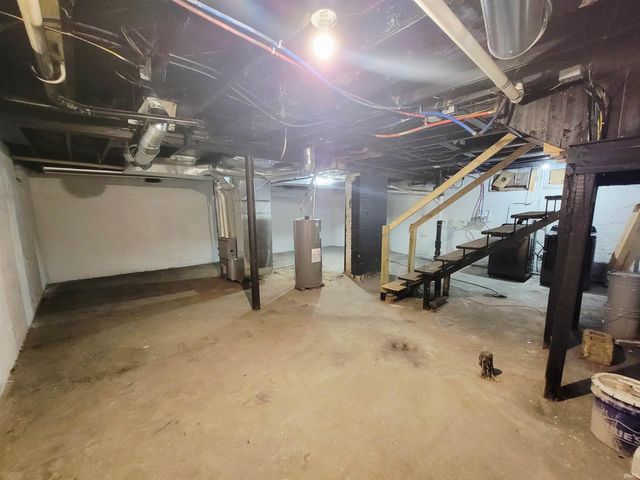 2118 Lincoln Way W, South Bend, IN 46628