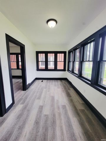 2118 Lincoln Way W, South Bend, IN 46628