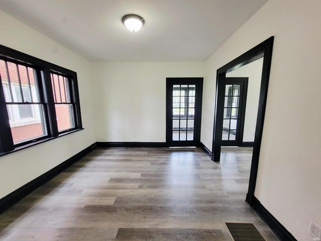 2118 Lincoln Way W, South Bend, IN 46628