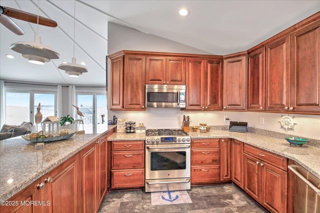 424 E Longport Avenue, Ocean Gate, NJ 08740