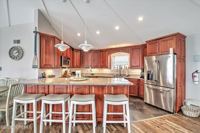 424 E Longport Avenue, Ocean Gate, NJ 08740