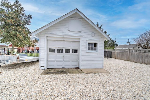 424 E Longport Avenue, Ocean Gate, NJ 08740