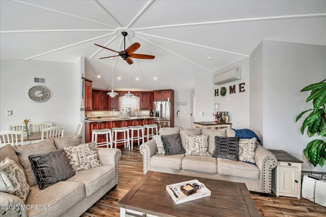 424 E Longport Avenue, Ocean Gate, NJ 08740