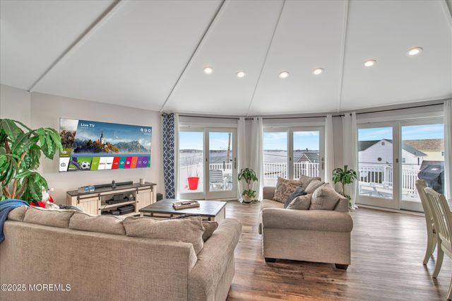 424 E Longport Avenue, Ocean Gate, NJ 08740