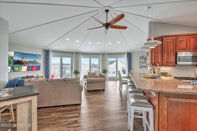 424 E Longport Avenue, Ocean Gate, NJ 08740