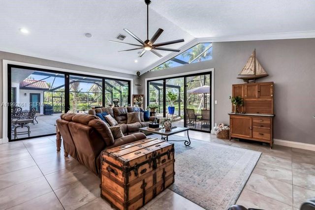 343 Coconut Cir, Weston, FL 33326