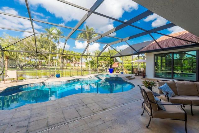 343 Coconut Cir, Weston, FL 33326