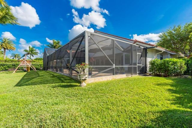 343 Coconut Cir, Weston, FL 33326