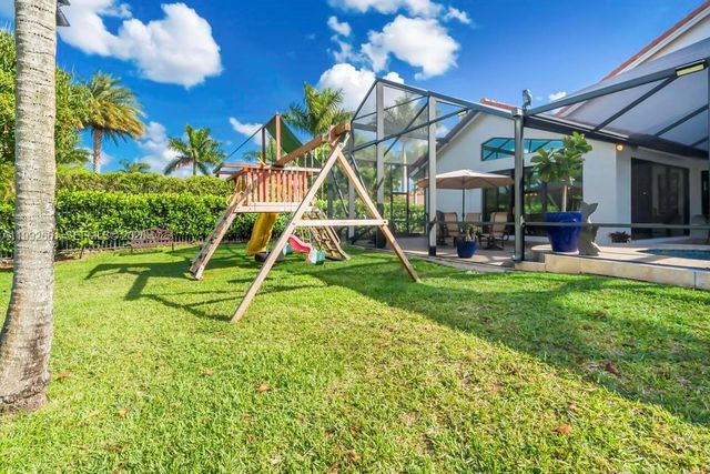 343 Coconut Cir, Weston, FL 33326