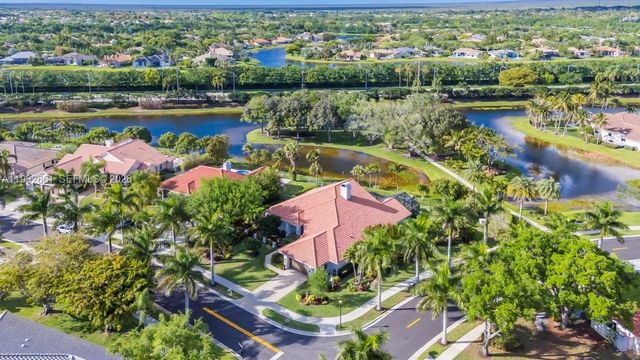 343 Coconut Cir, Weston, FL 33326