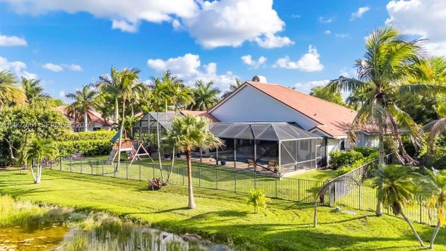 343 Coconut Cir, Weston, FL 33326