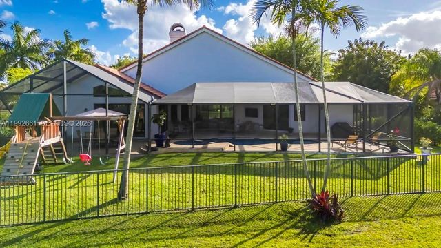 343 Coconut Cir, Weston, FL 33326