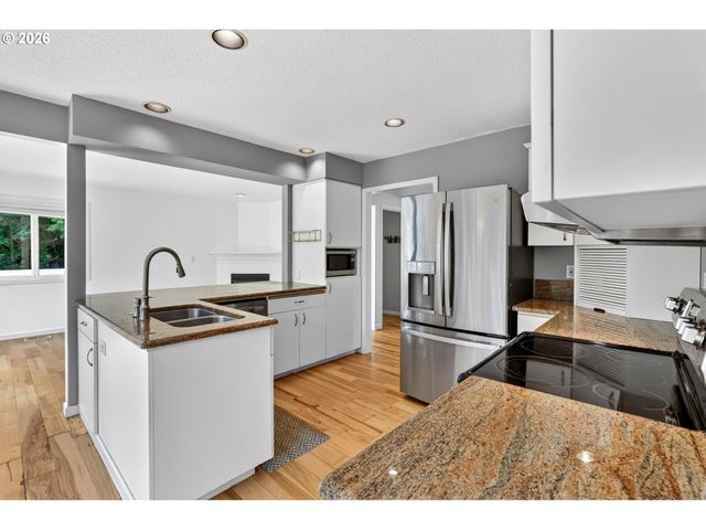 6065 Sw TAYLOR St, Portland, OR 97221