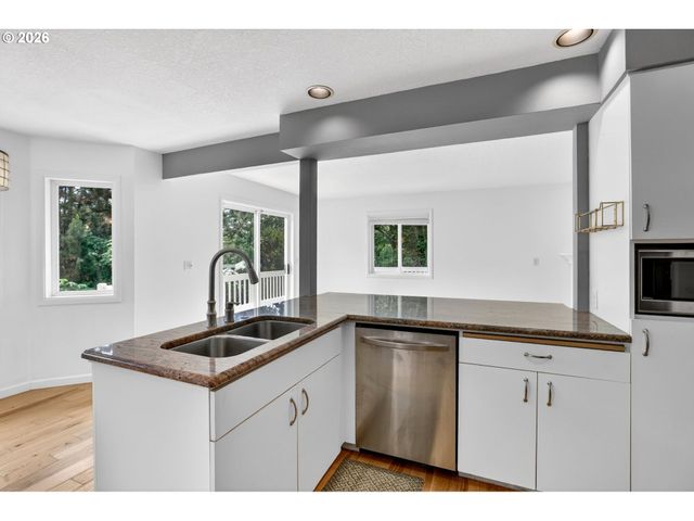 6065 Sw TAYLOR St, Portland, OR 97221