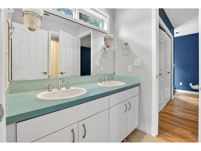 6065 Sw TAYLOR St, Portland, OR 97221