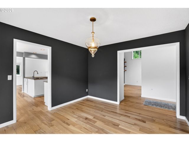 6065 Sw TAYLOR St, Portland, OR 97221