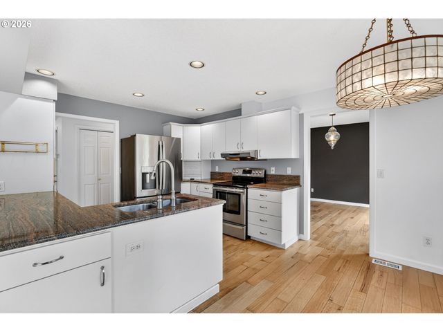 6065 Sw TAYLOR St, Portland, OR 97221