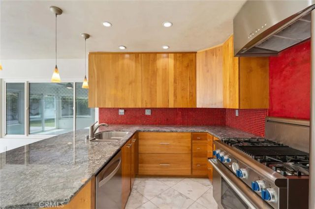 941 Jasmine Circle, Costa Mesa, CA 92626