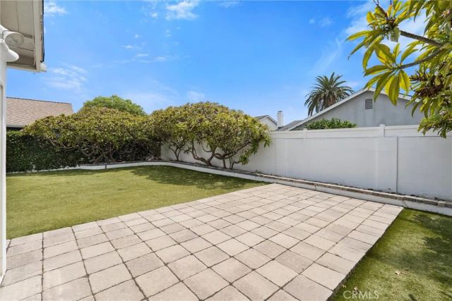 941 Jasmine Circle, Costa Mesa, CA 92626