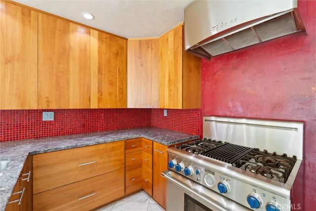 941 Jasmine Circle, Costa Mesa, CA 92626