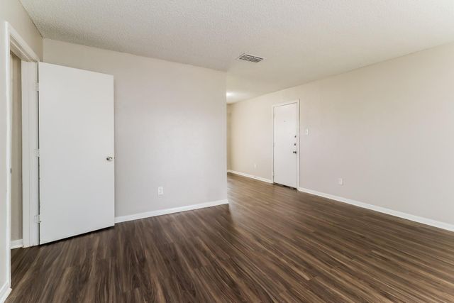 7218 Wren Circle, Texas City, TX 77591