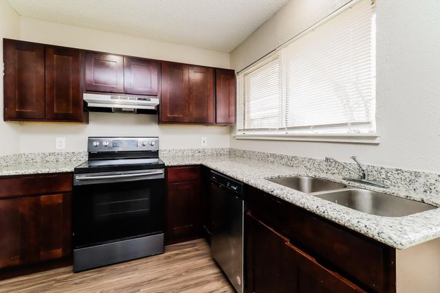 7218 Wren Circle, Texas City, TX 77591