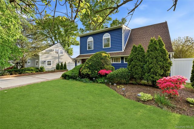 10 Wildflower Lane, Wantagh, NY 11793