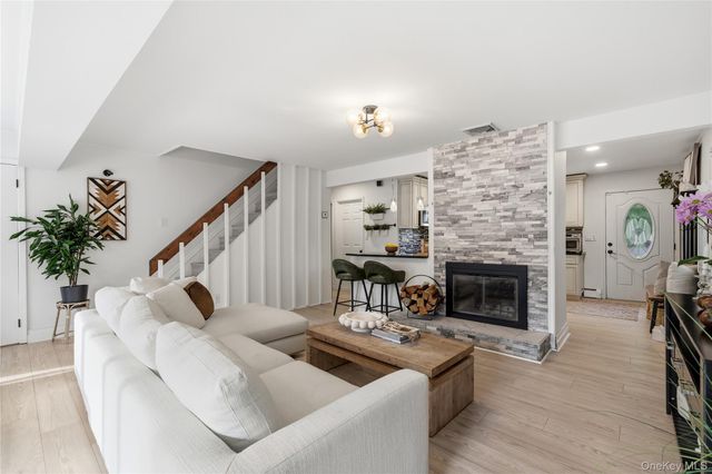 10 Wildflower Lane, Wantagh, NY 11793