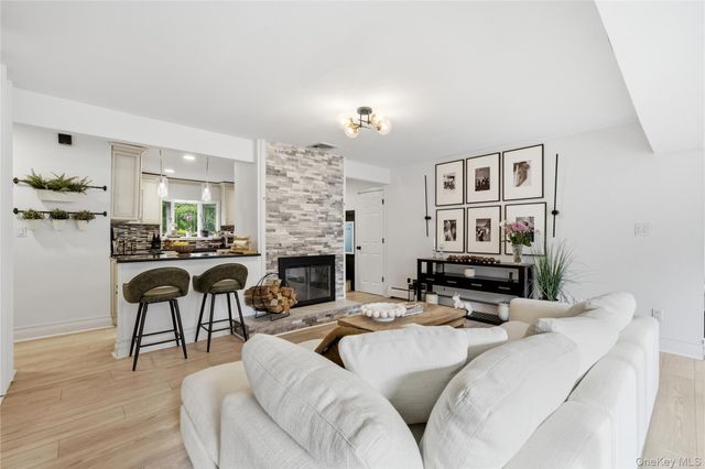 10 Wildflower Lane, Wantagh, NY 11793