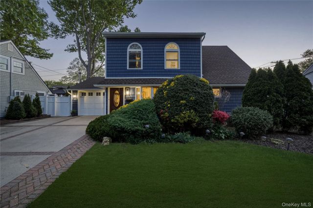 10 Wildflower Lane, Wantagh, NY 11793
