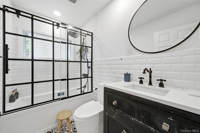 10 Wildflower Lane, Wantagh, NY 11793