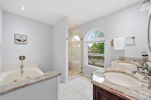10 Wildflower Lane, Wantagh, NY 11793